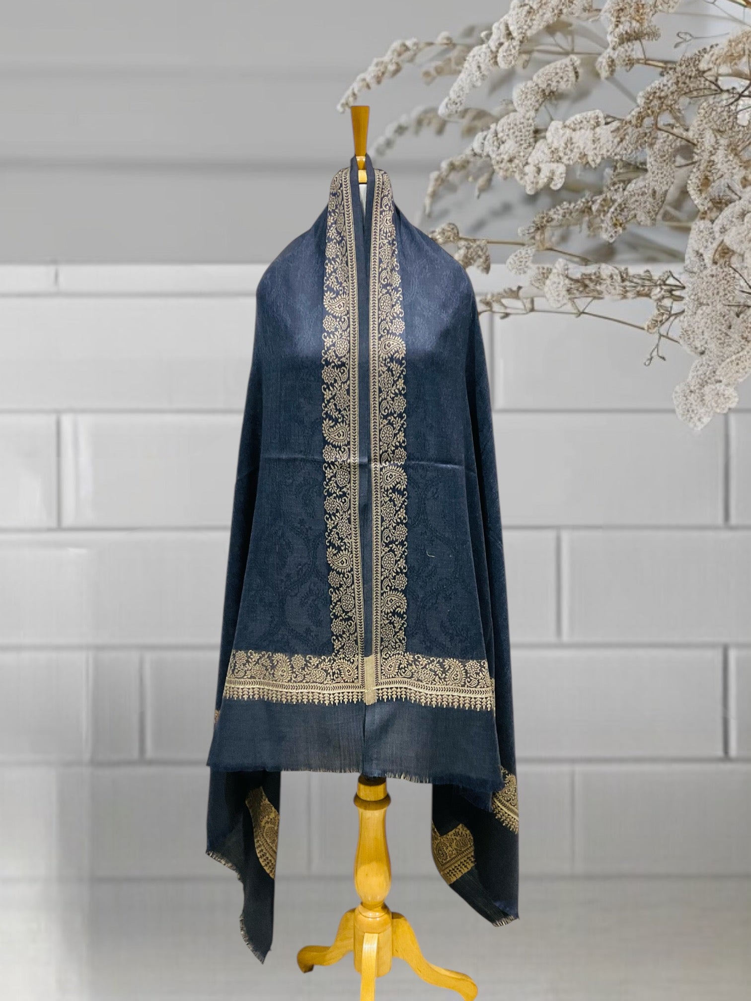 WOMEN SHAWLS