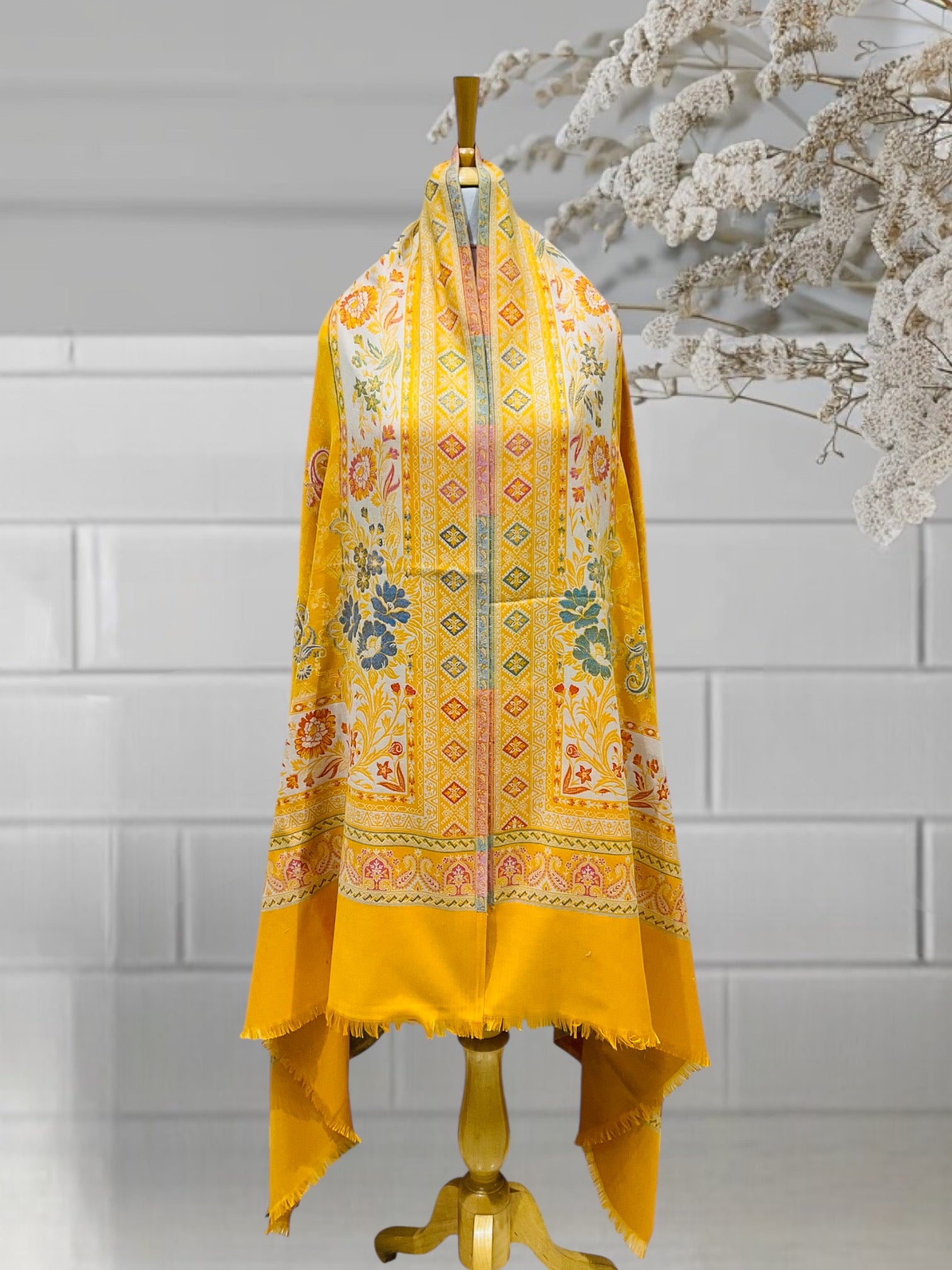 WOMEN SHAWLS