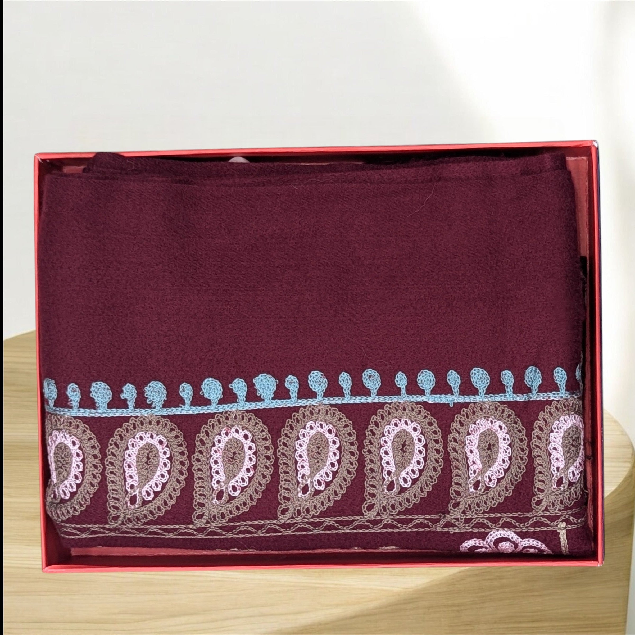 WOMEN'S WOOLEN STOLE