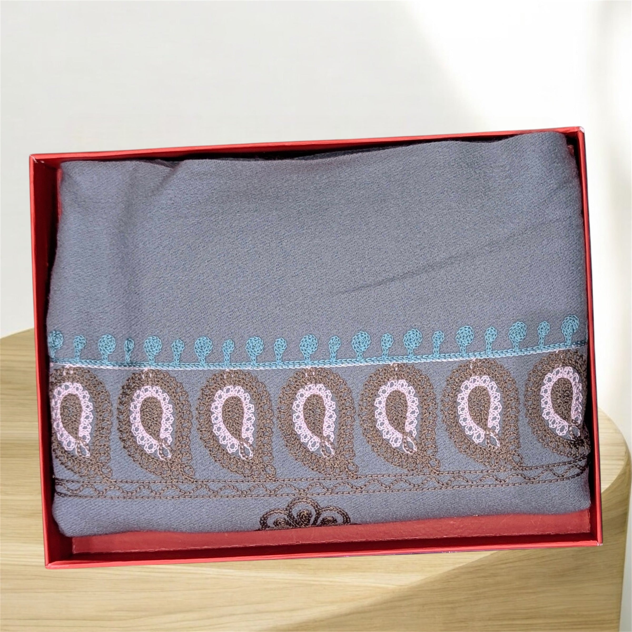 WOMEN'S WOOLEN STOLE