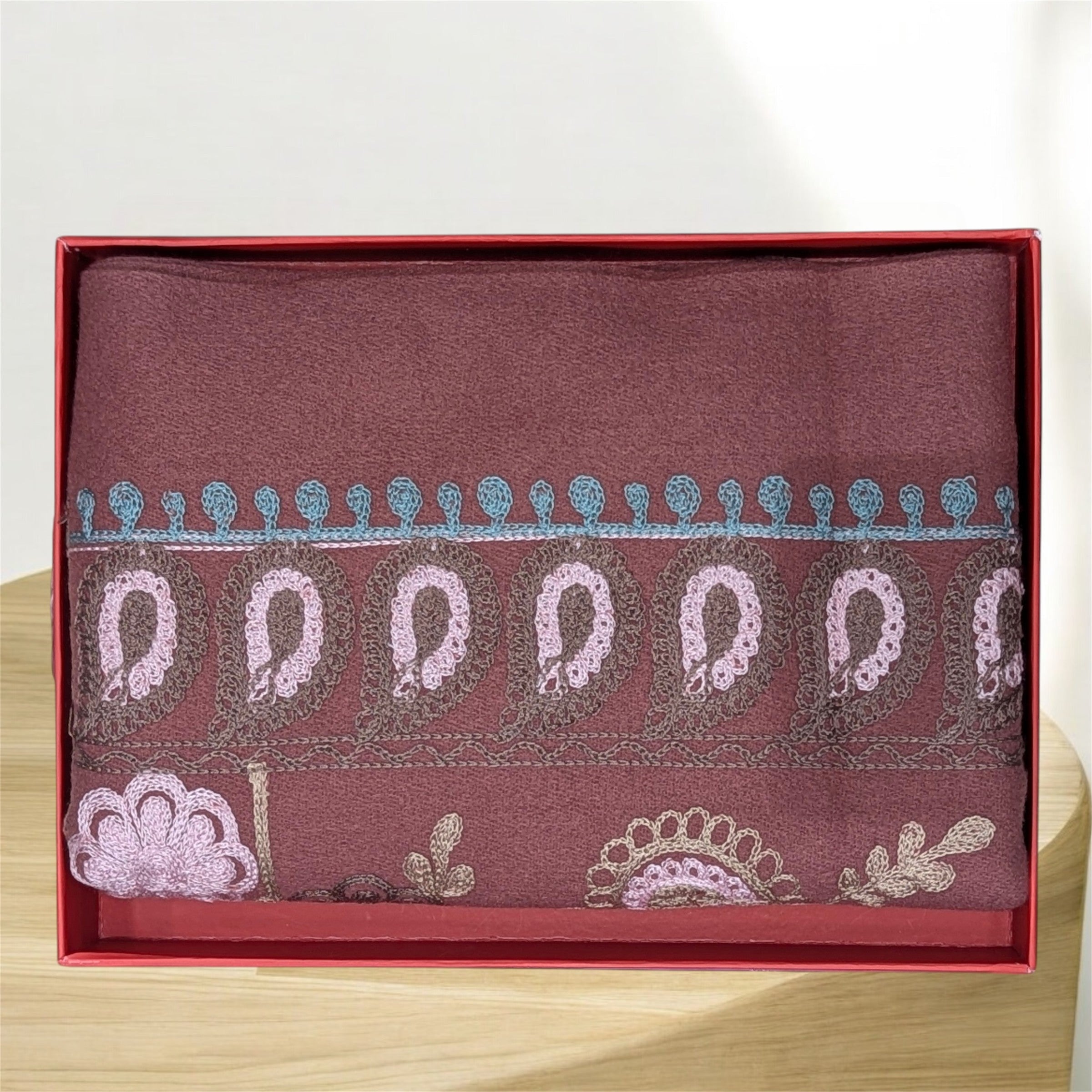WOMEN'S WOOLEN STOLE