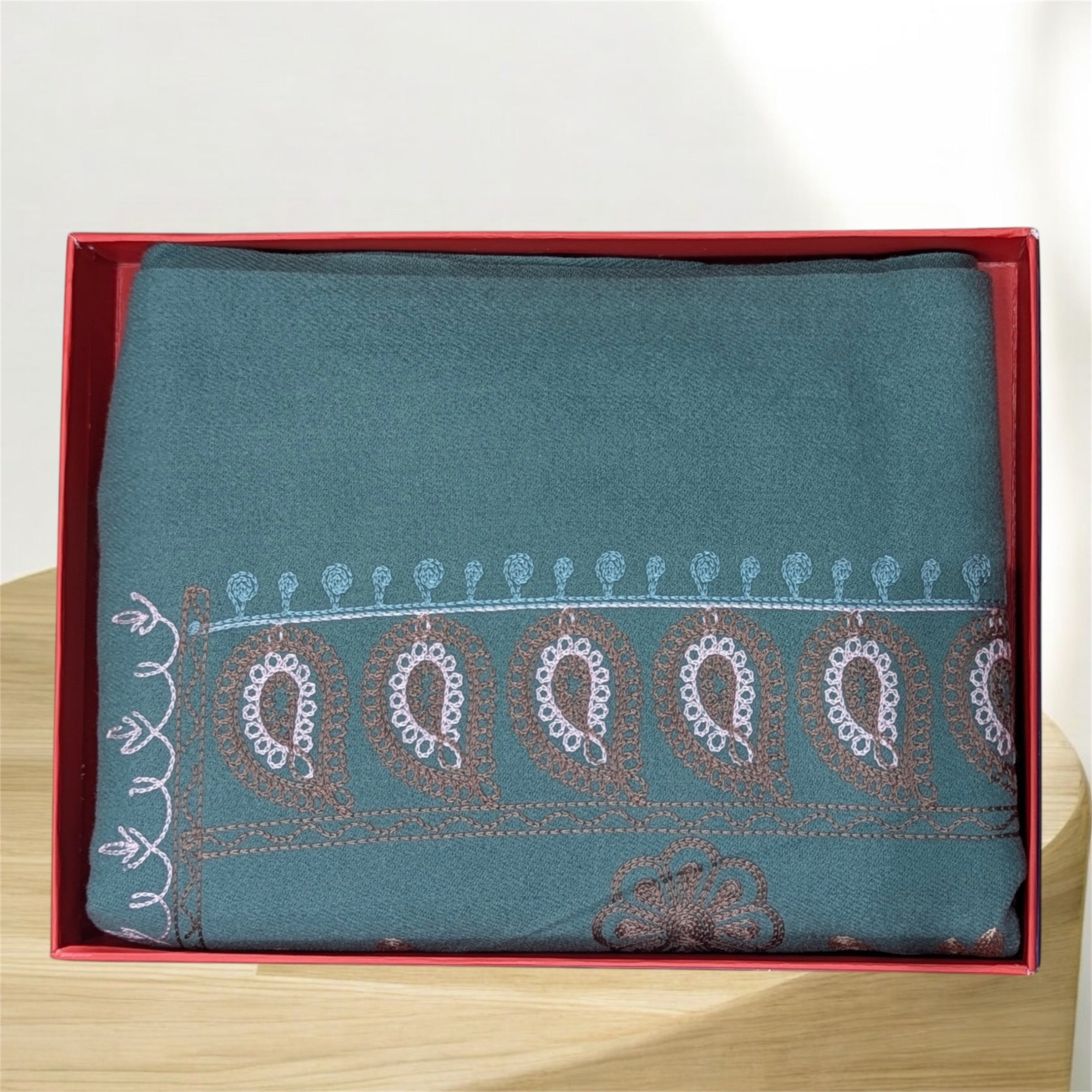 WOMEN'S WOOLEN STOLE