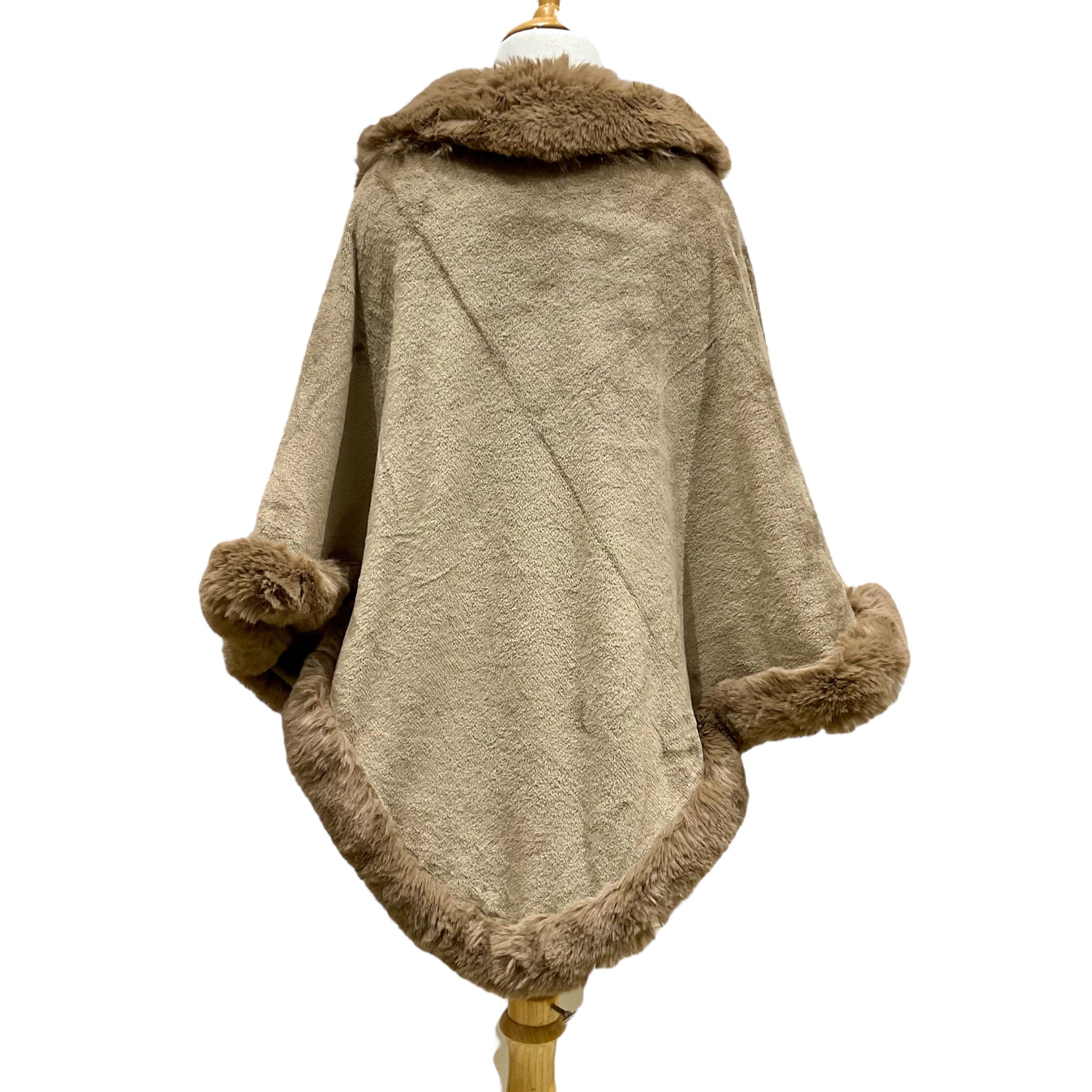 WOMENS PONCHO 114