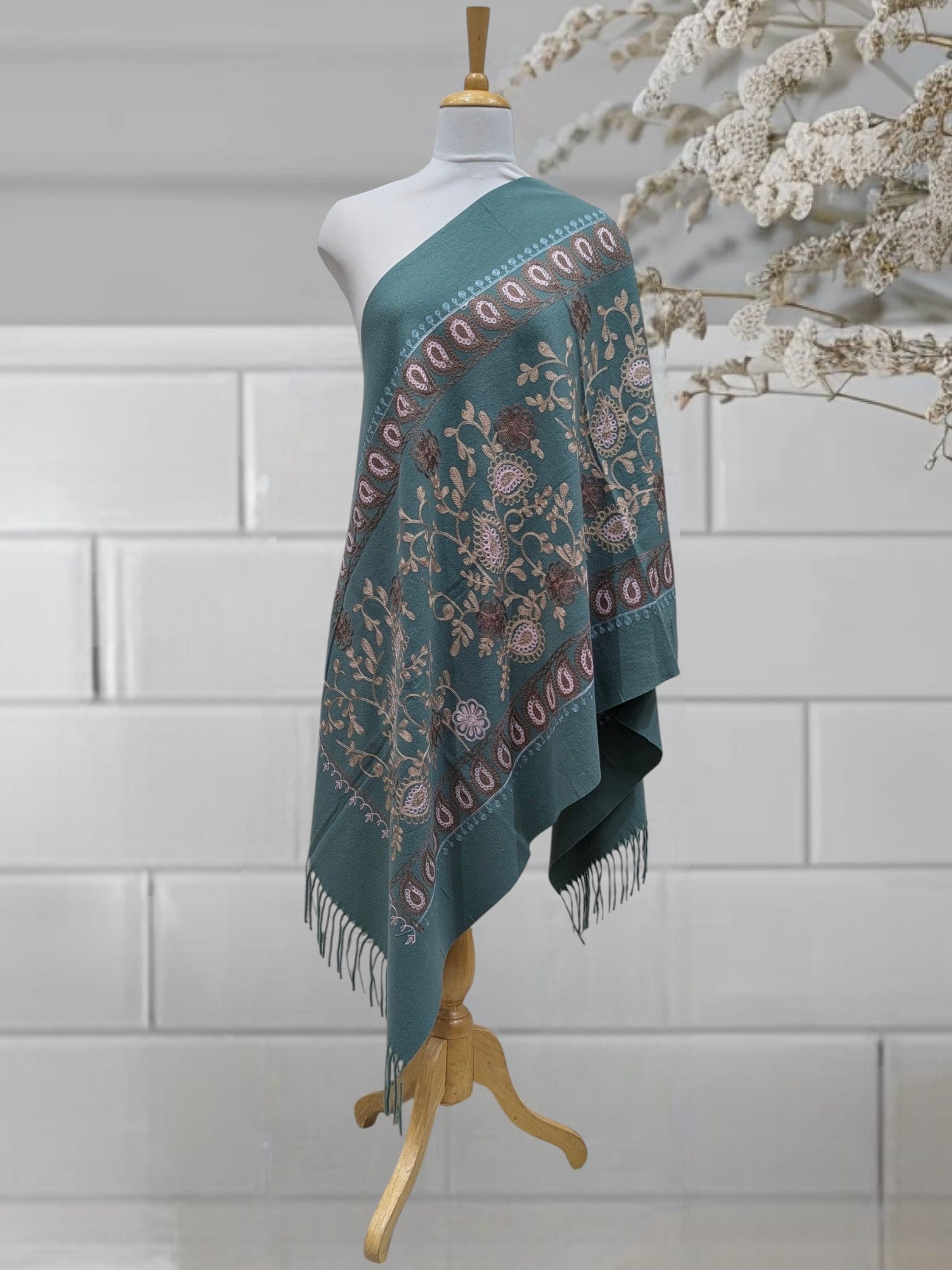 WOMEN'S WOOLEN STOLE