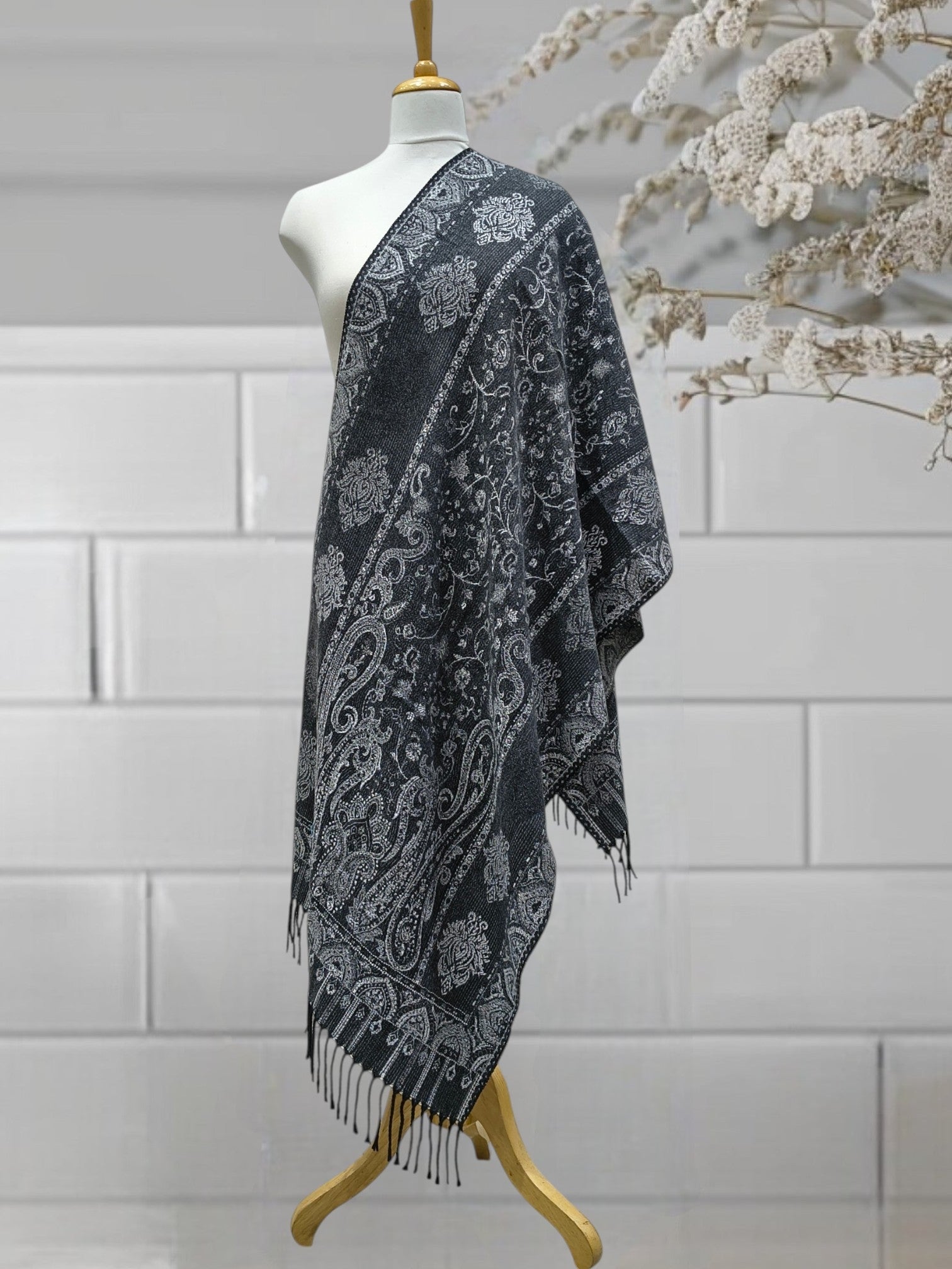 WOMEN'S WOOLEN STOLE
