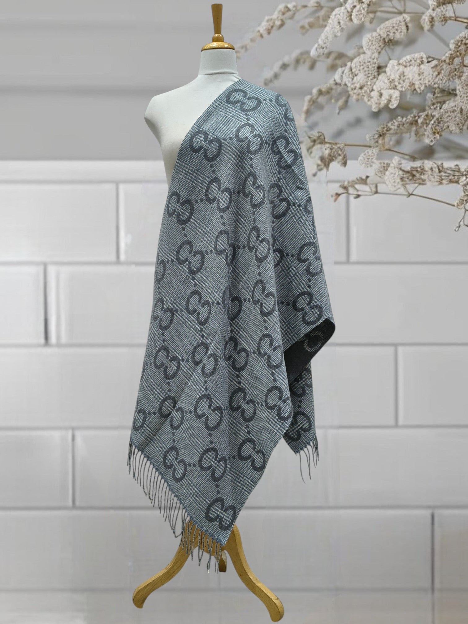 WOMEN'S WOOLEN STOLE