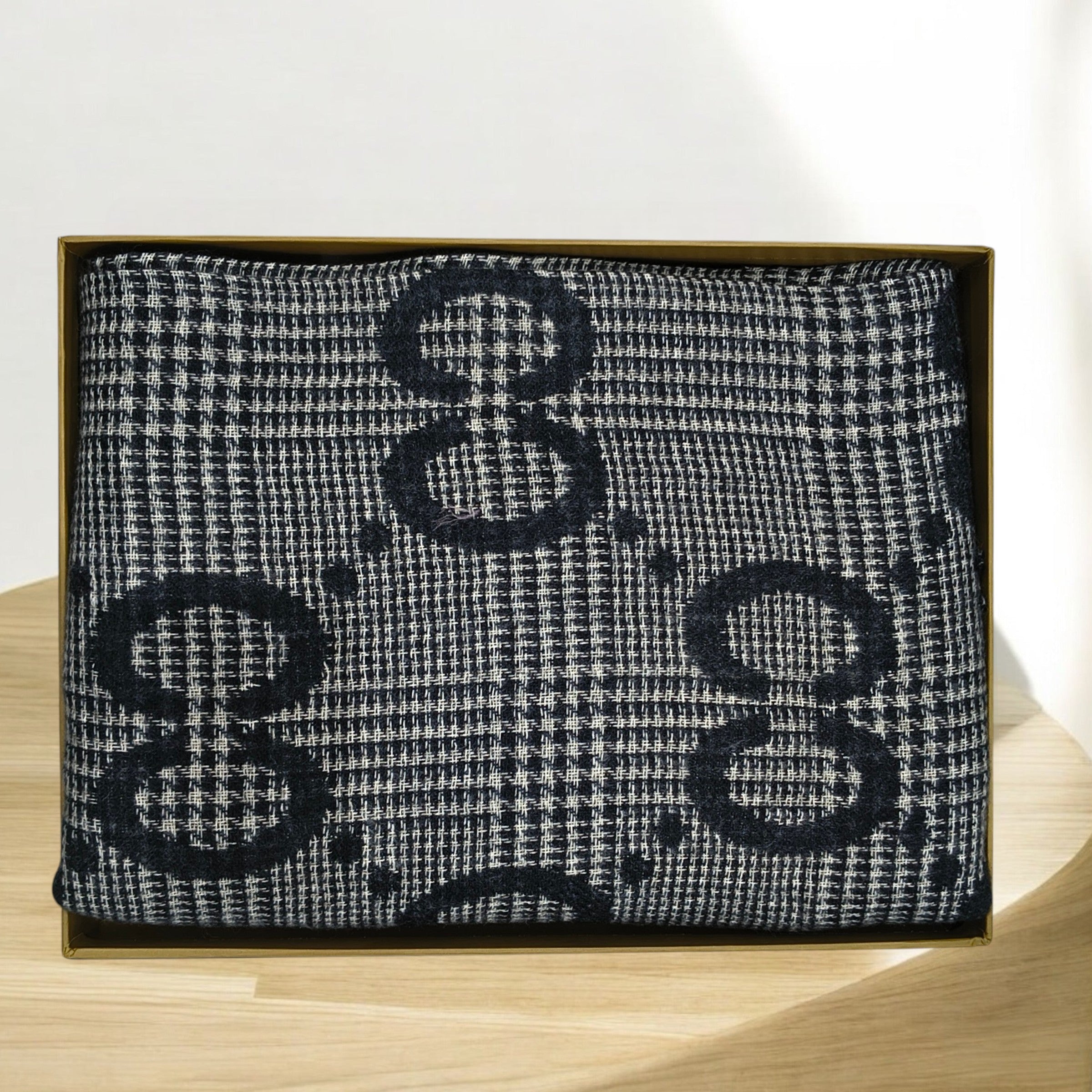 WOMEN'S WOOLEN STOLE
