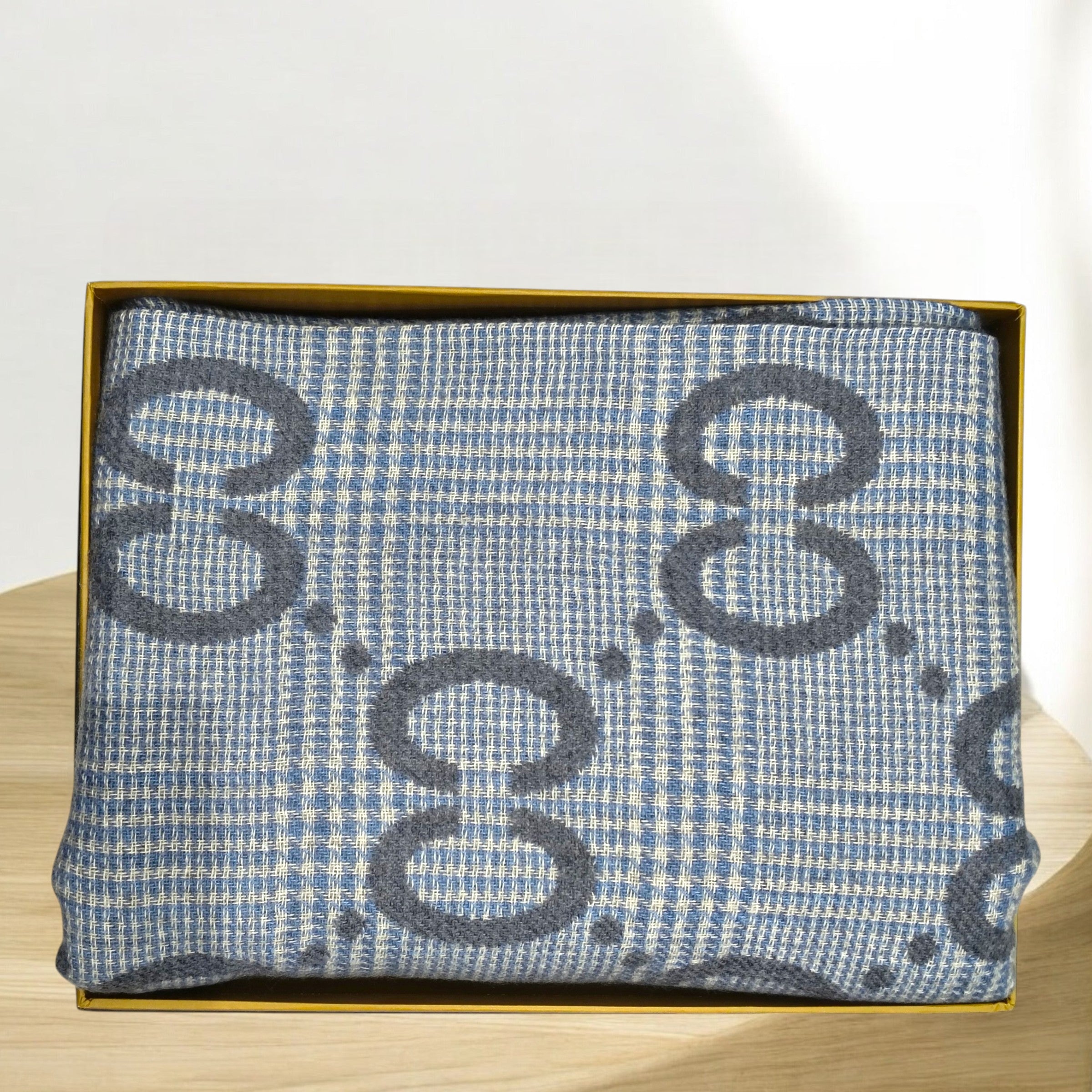 WOMEN'S WOOLEN STOLE
