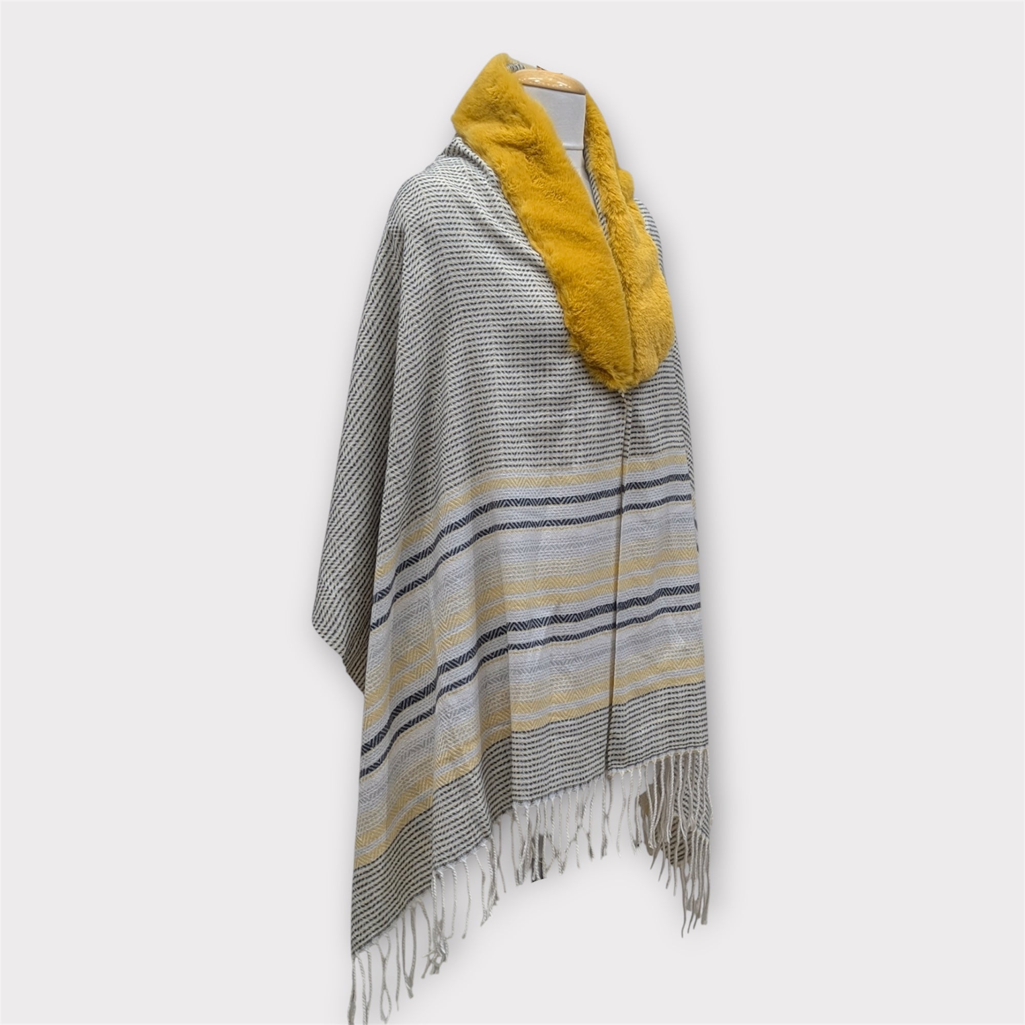 WOMEN WOOLEN SHRUG