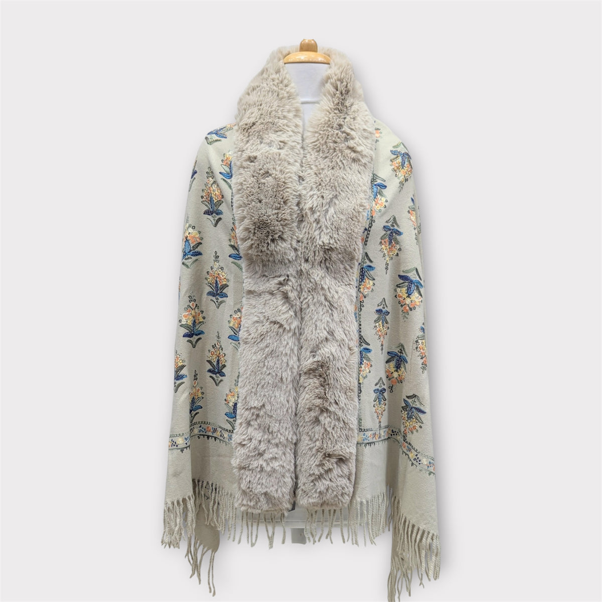 WOMEN WOOLEN SHRUG