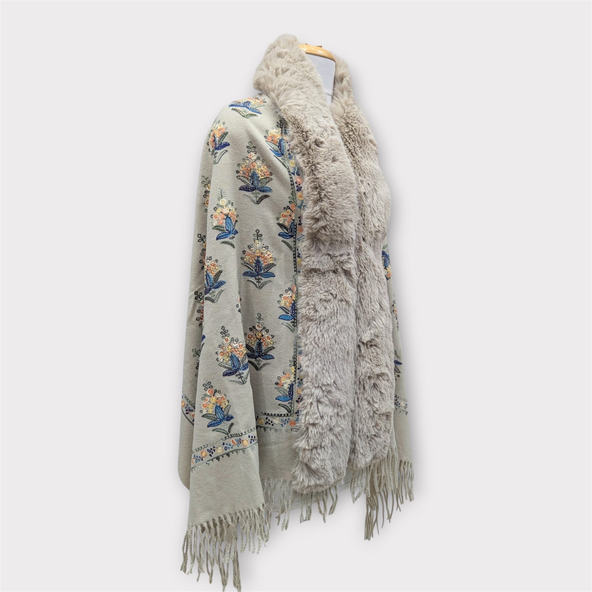 WOMEN WOOLEN SHRUG