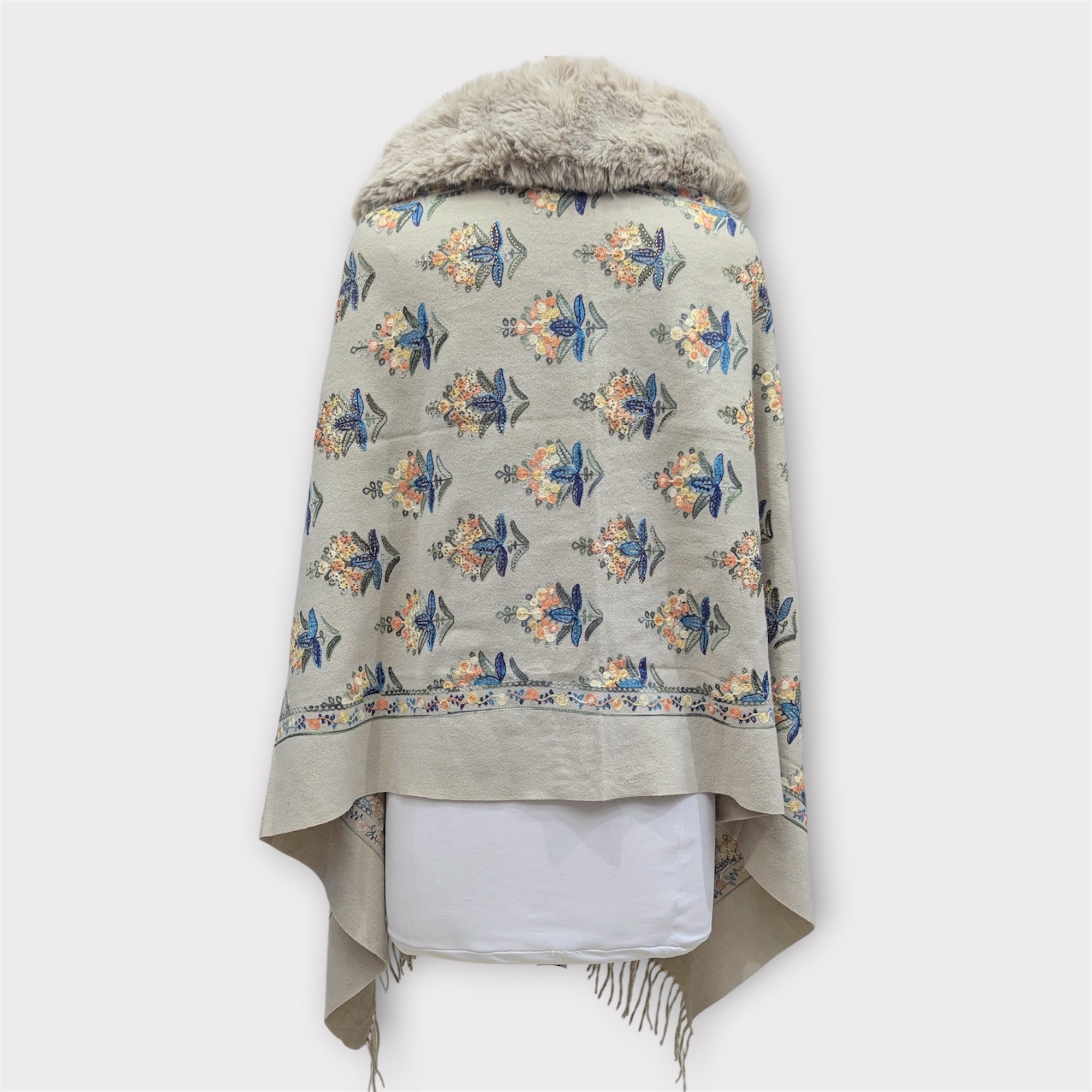 WOMEN WOOLEN SHRUG