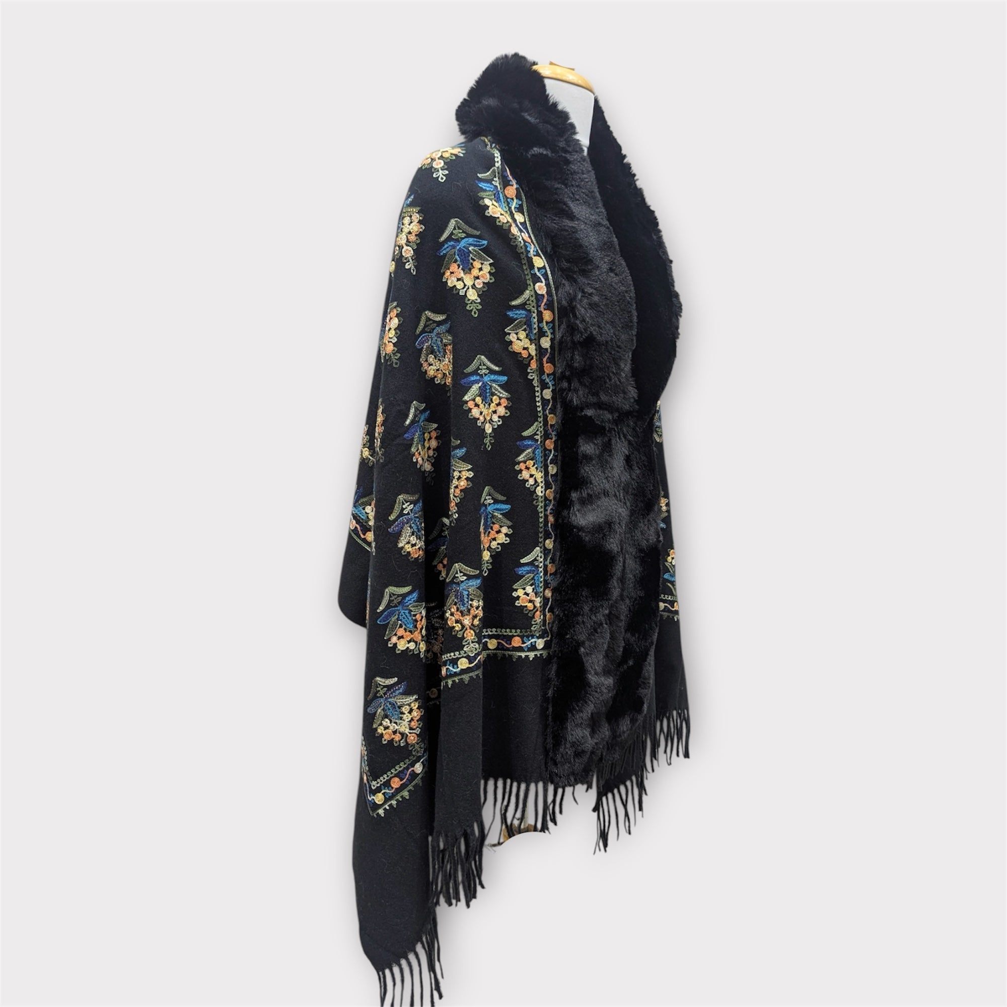 WOMEN WOOLEN SHRUG